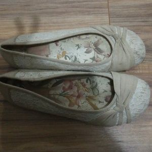 Woman's flats size 10